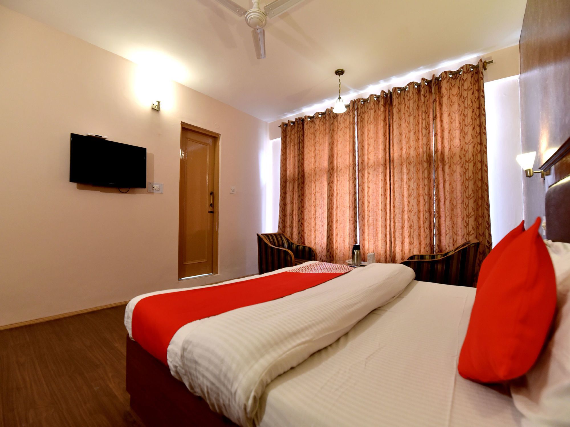 Oyo 12364 Nishita Hotel 3*